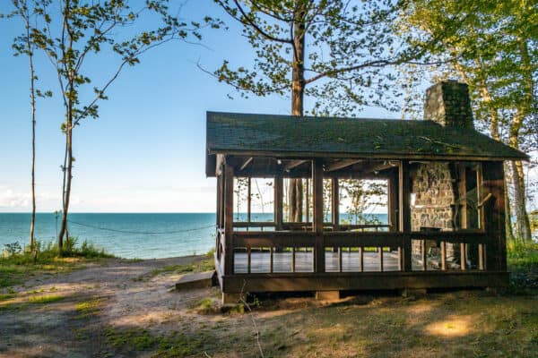 An abandoned cabin on the shores of Lake Ontario in Beechwood State Park