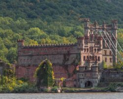 Exploring the Abandoned Bannerman Castle on an Island in the Hudson River