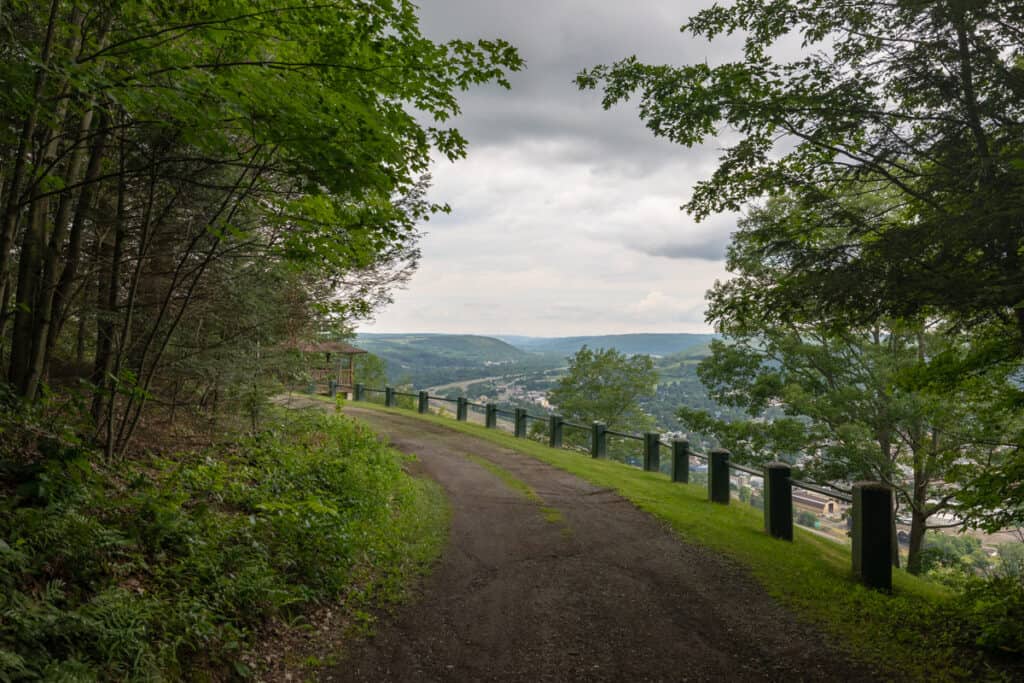 Road approaching the overlook in Mossy Bank Park in Bath NY