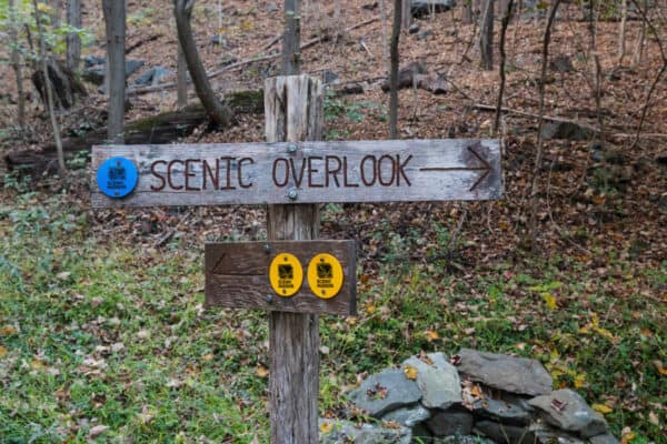 Sign pointing to the scenic overlook in Franny Reese State Park in Hudson New York