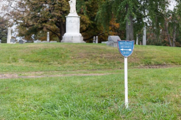 Marker in Albany Rural Cemetery pointing towards the grave of President Chester Arthur near Albany NY