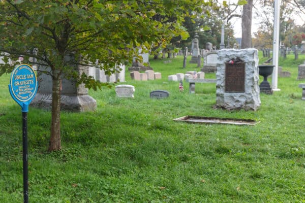 A sign points the way to Samuel Wilson's grave in Oakwood Cemetery in Troy NY